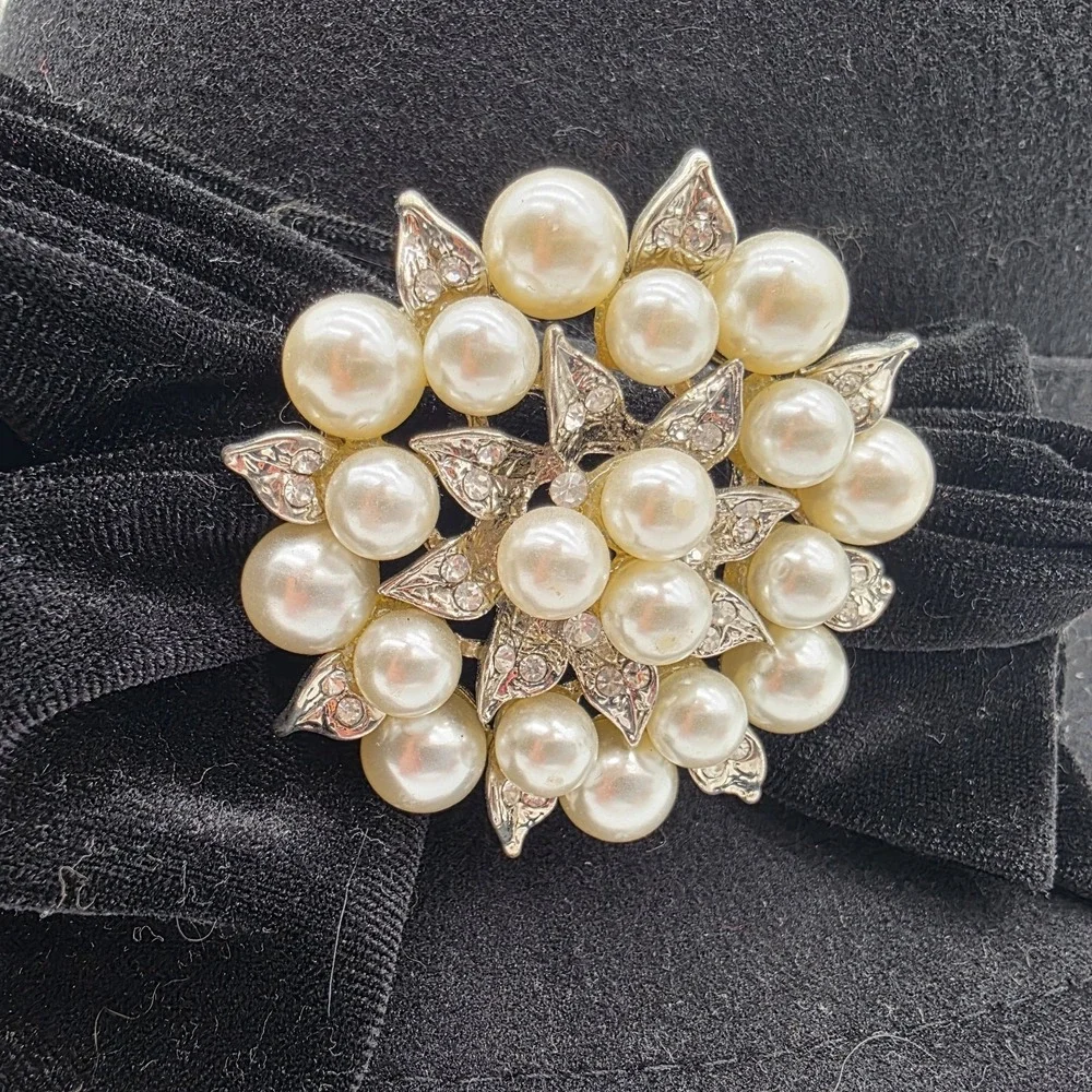Indigo‎ Soul Hat Women's Black One Size Fancy Cloche Flapper Hat Rhinestones